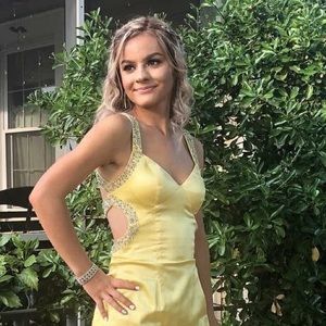 Meet your Posher, Elena